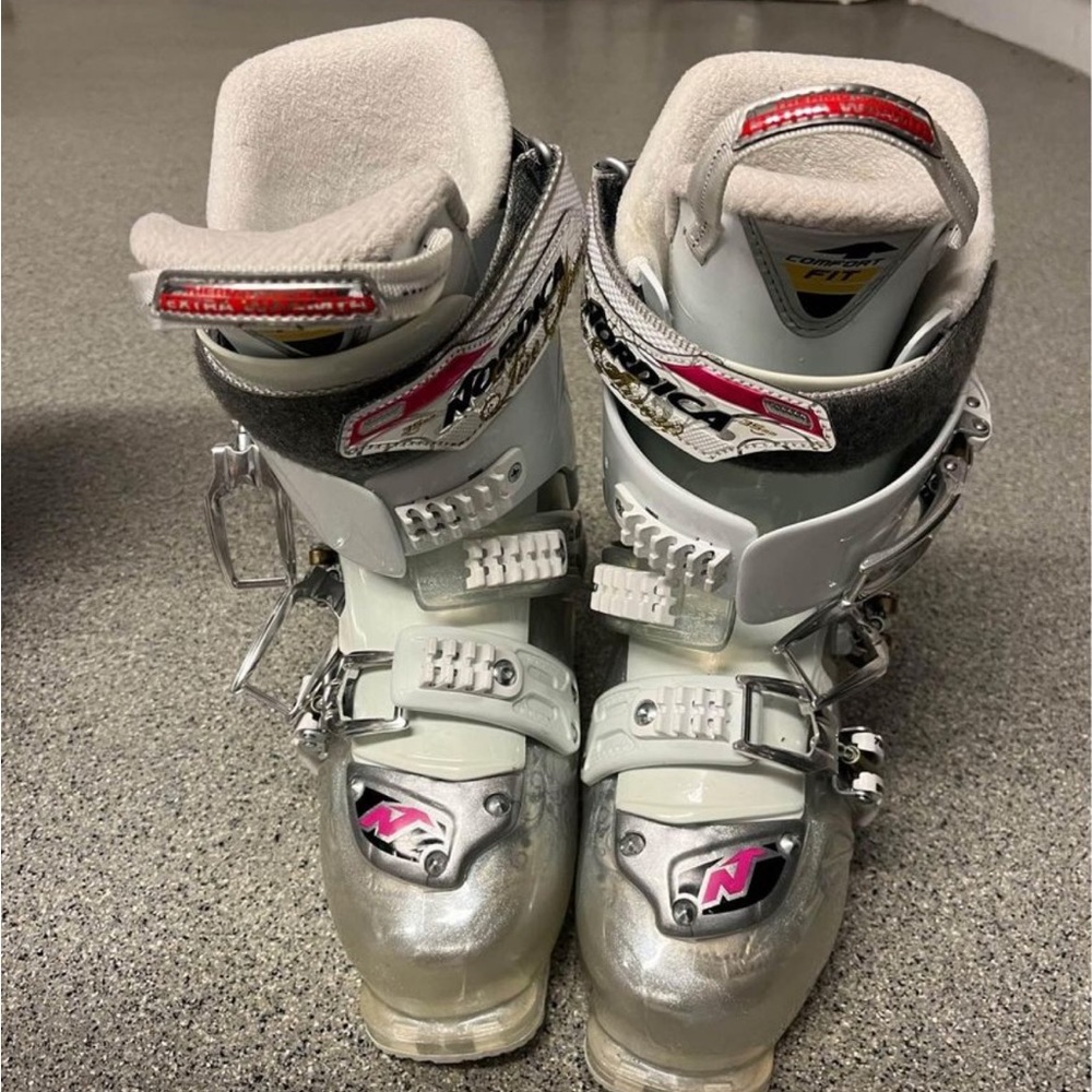 Stylish Women's Winter Ski Boots - Gray and White - Picture 2 of 2